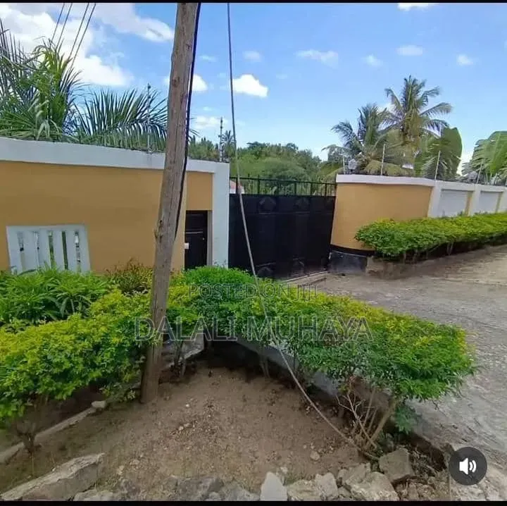 6bdrm Bungalow in Msuguri Street, Mbezi for sale in Mbezi