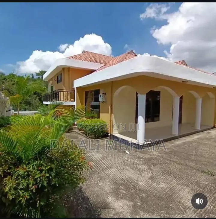 6bdrm Bungalow in Msuguri Street, Mbezi for sale in Mbezi