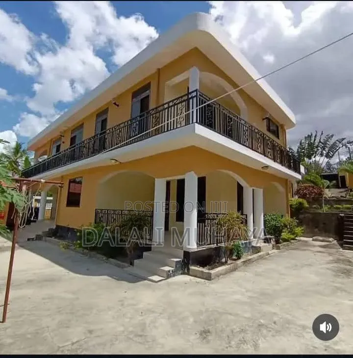 6bdrm Bungalow in Msuguri Street, Mbezi for sale in Mbezi