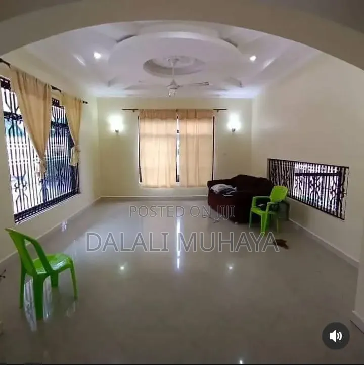 6bdrm Bungalow in Msuguri Street, Mbezi for sale in Mbezi