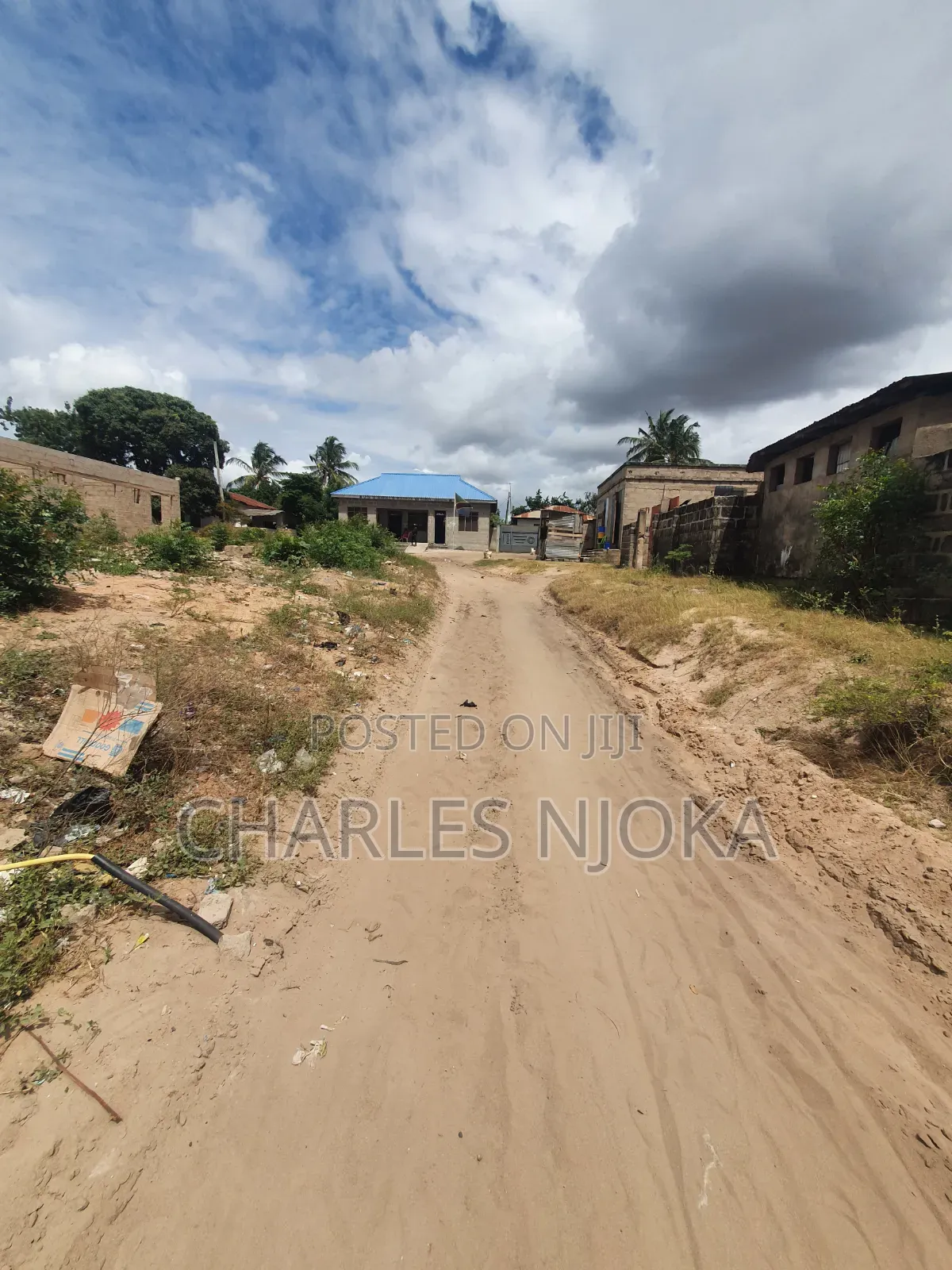 Viwanja Double Sehemu Kavu Na Ya Juu Sqm400 Kinauzwa in Ukonga
