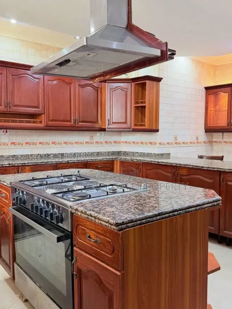 Furnished 3bdrm House in Oyster Bay for rent in Oyster Bay