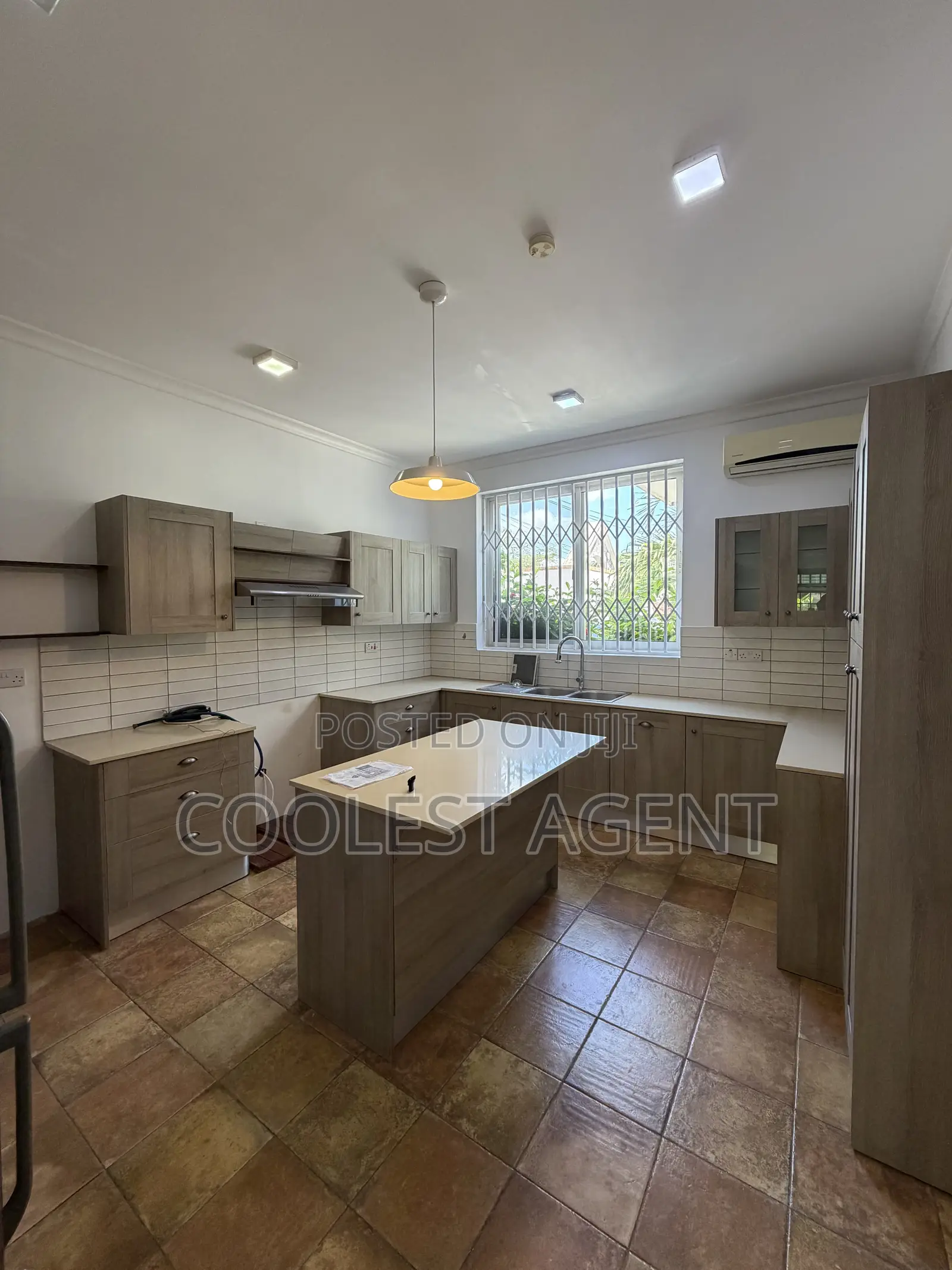 4bdrm Villa in Coolest Estate, Oyster Bay for rent in Oyster Bay