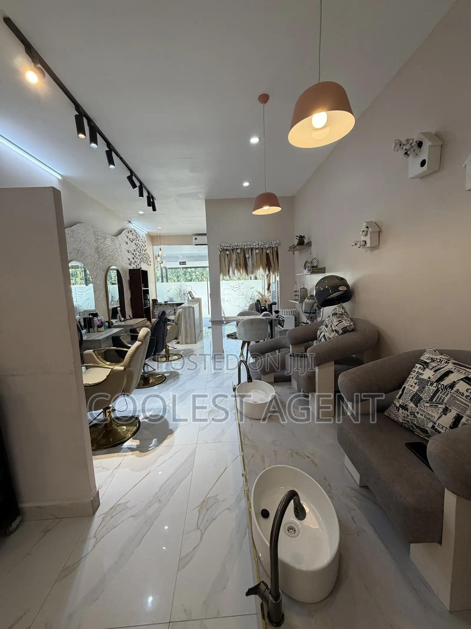 Saloon for Sale in Masaki
