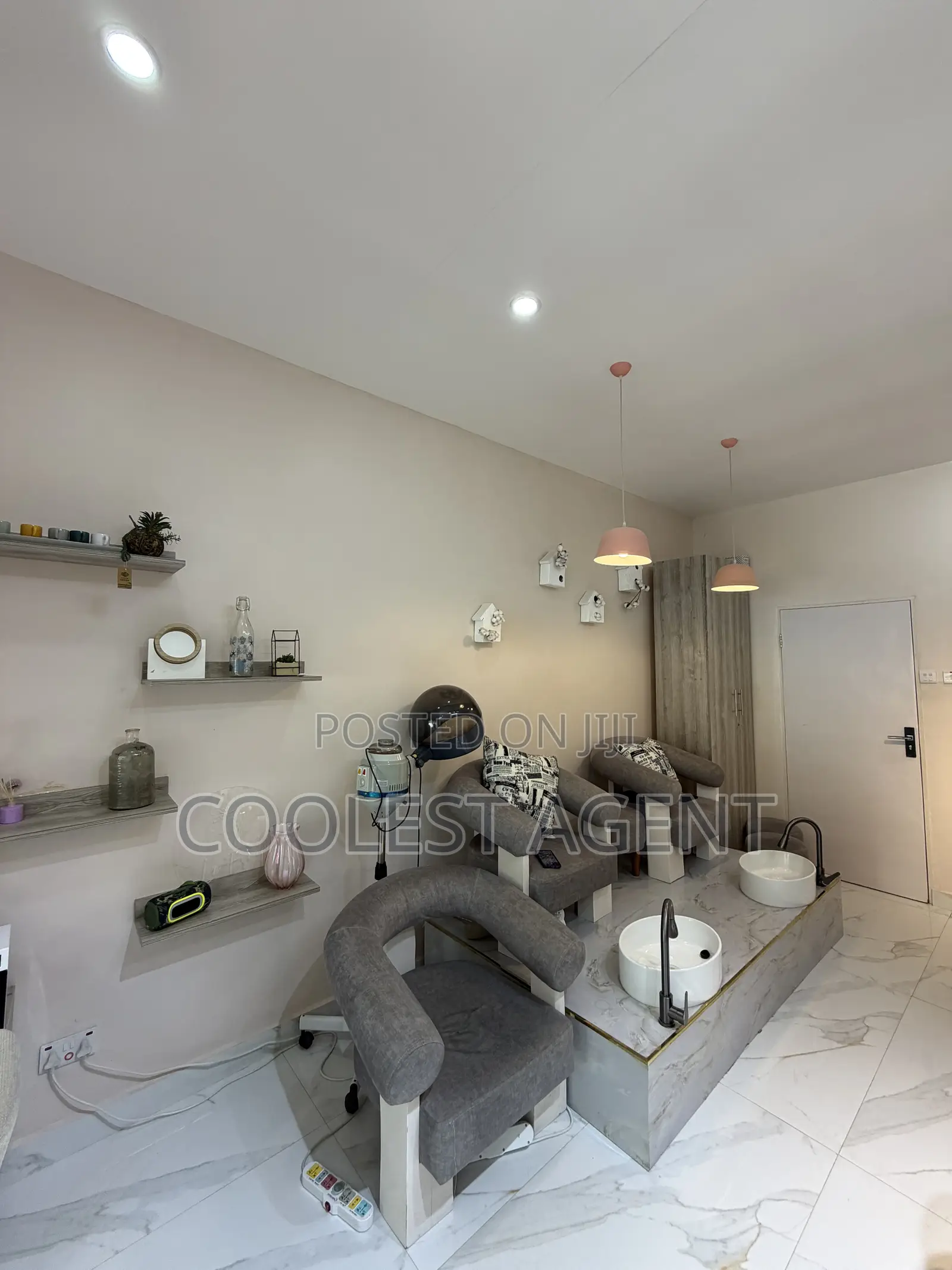 Saloon for Sale in Masaki