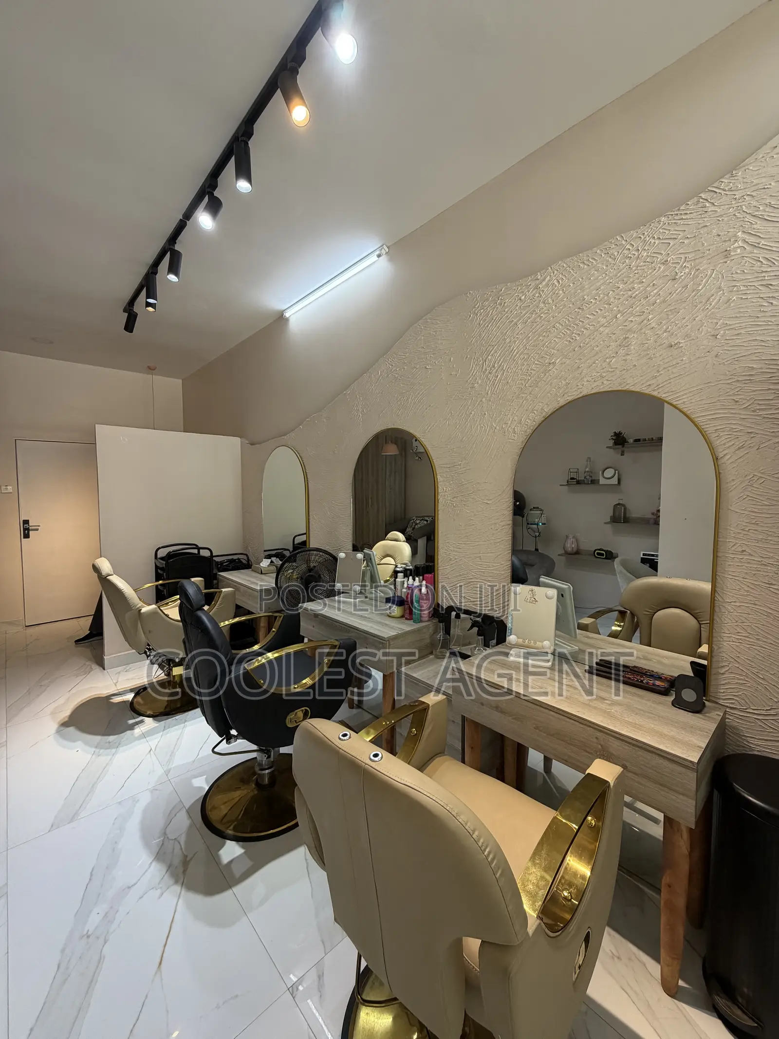 Saloon for Sale in Masaki