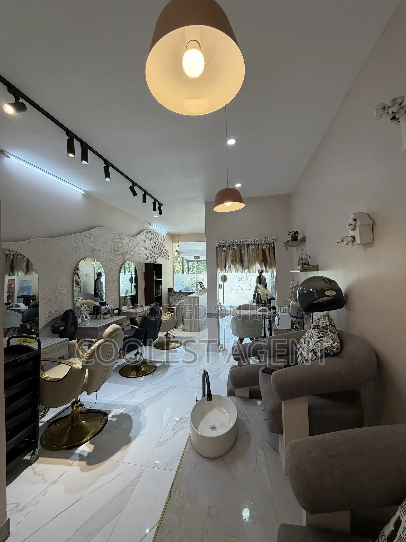 Saloon for Sale in Masaki