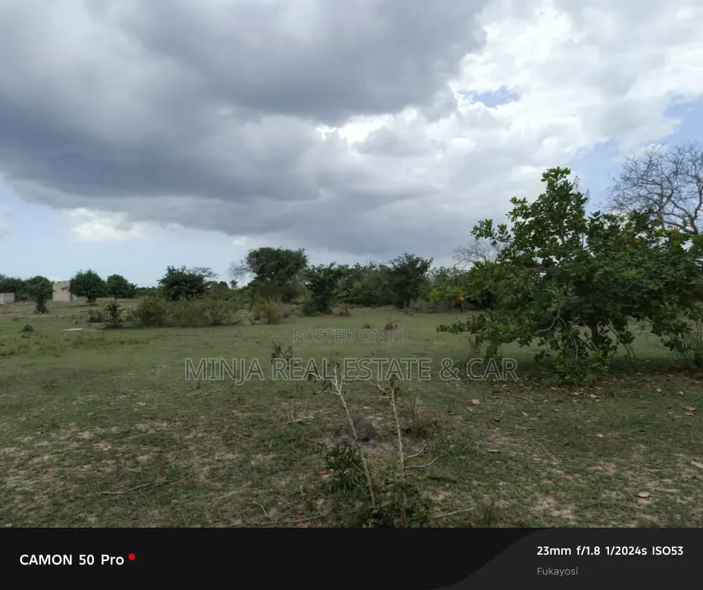 Shamba Linauzwa Bei Nzuri Fukayose Karibu Na Barabara in Kiwangwa