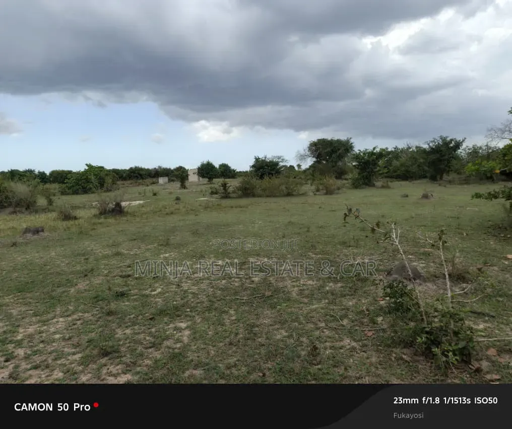 Shamba Linauzwa Bei Nzuri Fukayose Karibu Na Barabara in Kiwangwa