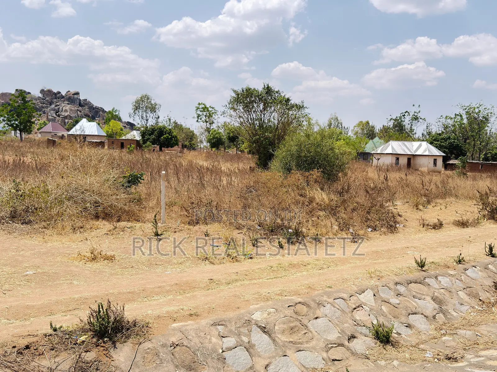 Kiwanja Cha Kwanza Lami SQM 4,800 Kinauzwa Fella in Fella