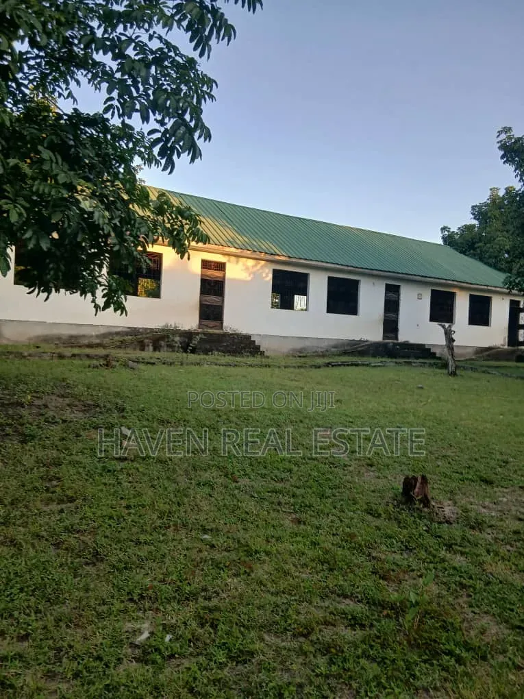 Shule Inauzwa Bagamoyo in Bago