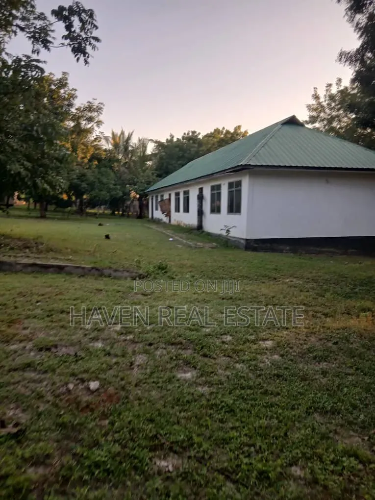 Shule Inauzwa Bagamoyo in Bago
