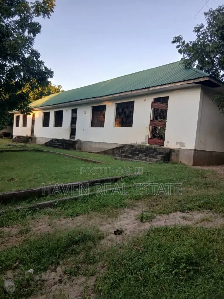 Shule Inauzwa Bagamoyo in Bago