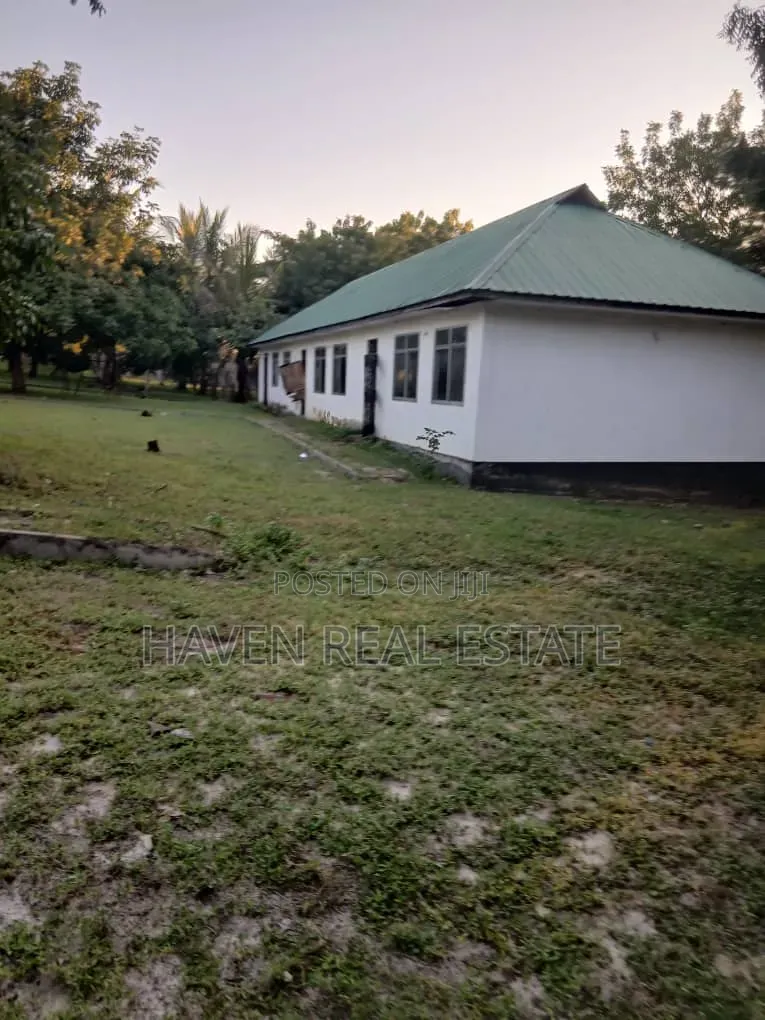 Shule Inauzwa Bagamoyo in Bago