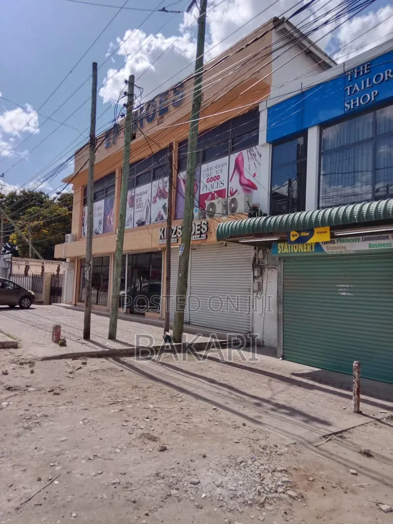 NYUMBA INAUZWA YENYE MADUKA 12 for Sale in Kinondoni Road in Kinondoni