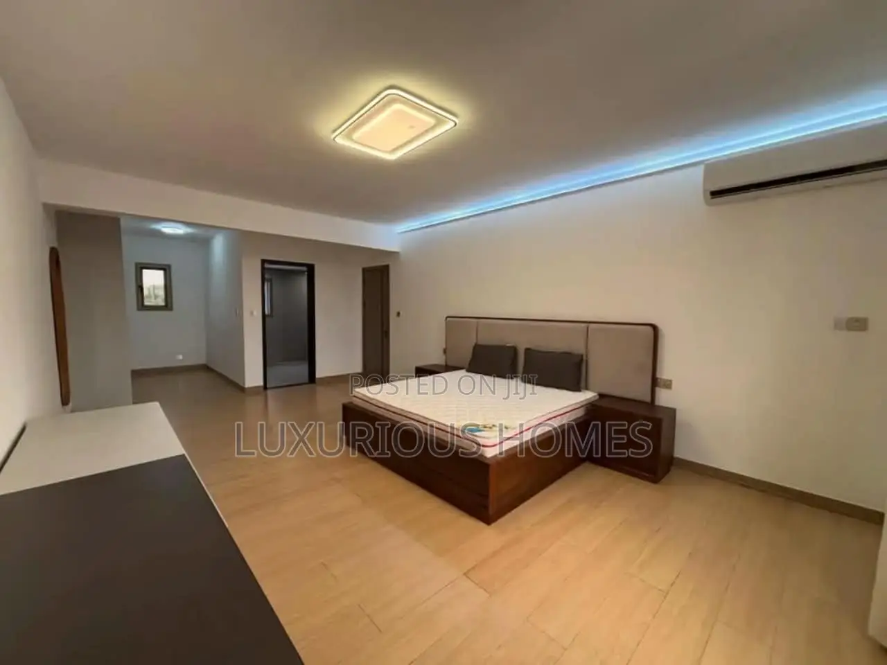 Furnished 4bdrm Apartment in Oyster Bay for sale in Oyster Bay
