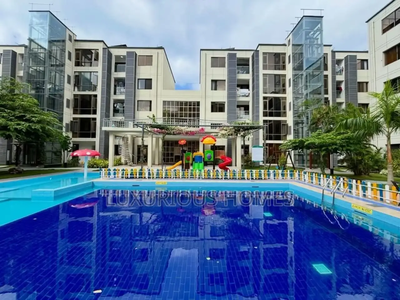 Furnished 4bdrm Apartment in Oyster Bay for sale in Oyster Bay