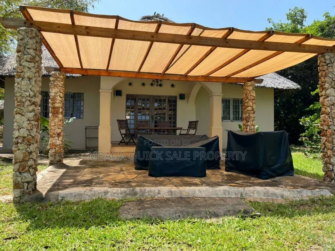 Furnished 6bdrm House in Kunduchi for sale in Kunduchi
