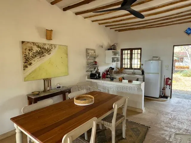 6bdrm House in Ras Kilomoni, Kunduchi for sale in Kunduchi