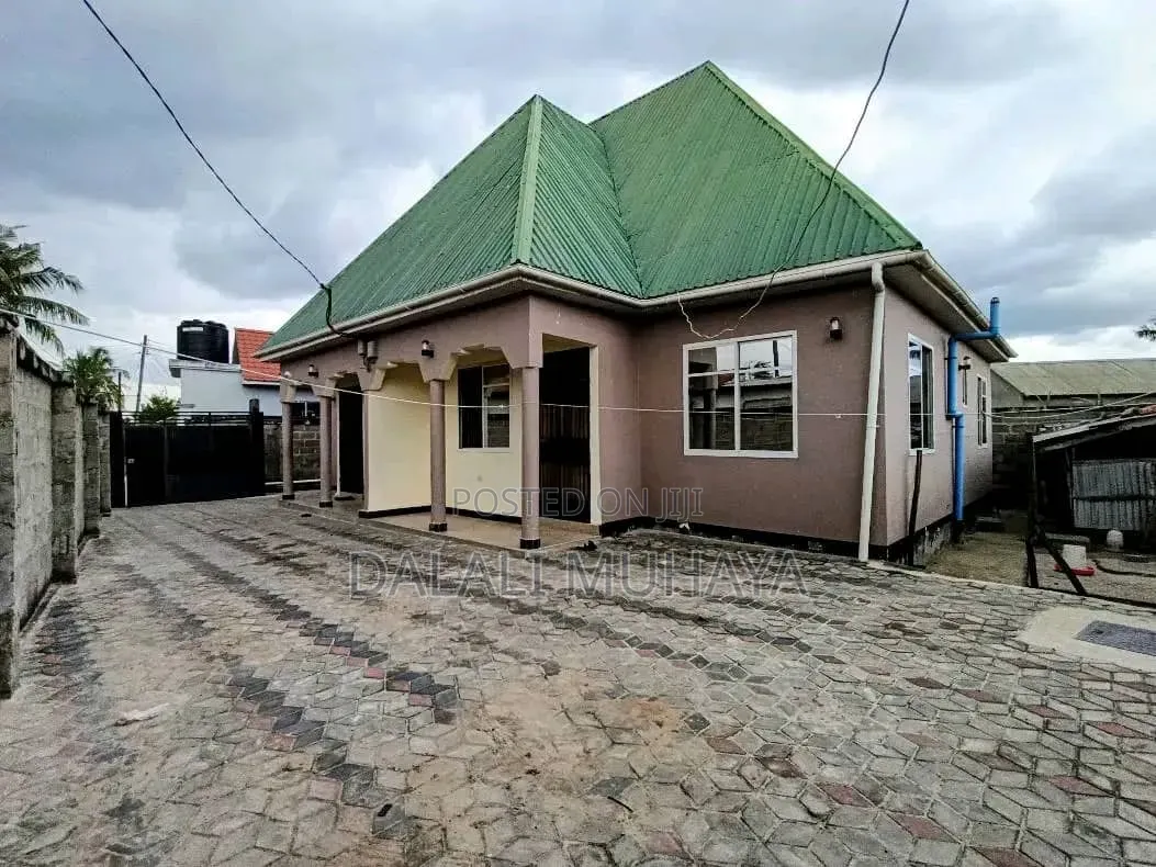 3bdrm House in Machimbo Street, Ukonga for sale in Ukonga