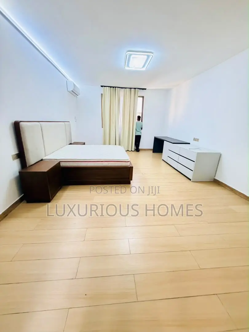 Furnished 3bdrm Apartment in Oyster Bay for sale in Oyster Bay