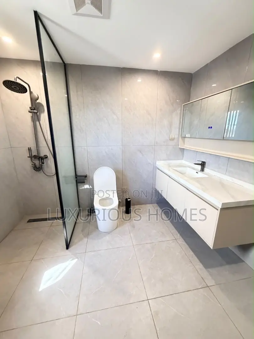 Furnished 3bdrm Apartment in Oyster Bay for sale in Oyster Bay