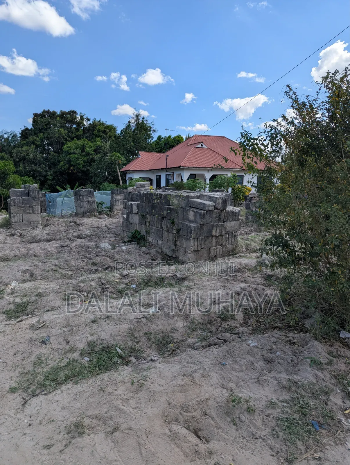 Kiwanja K I N a U Z W a TSH 12,000,000 Milioni in Pugu