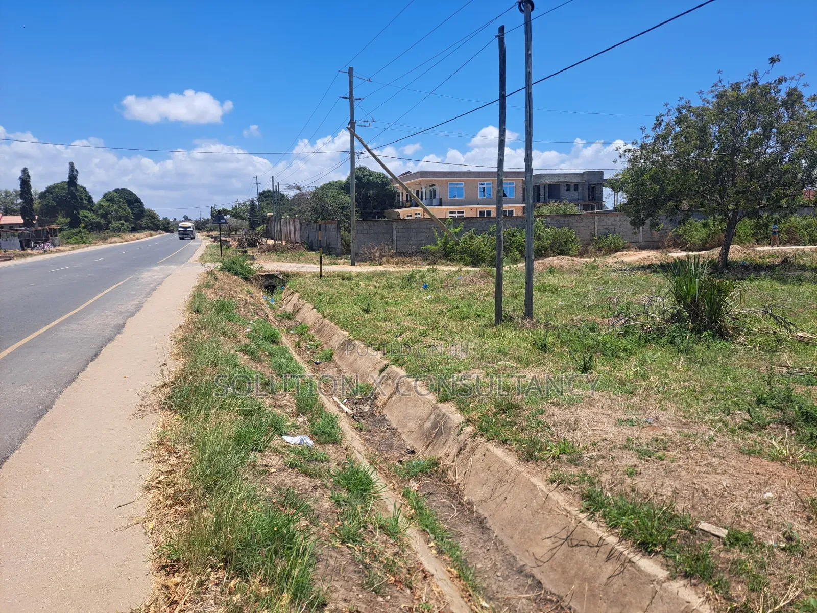 Kiwanja Kinauzwa Mbweni Mpiji in Mbweni