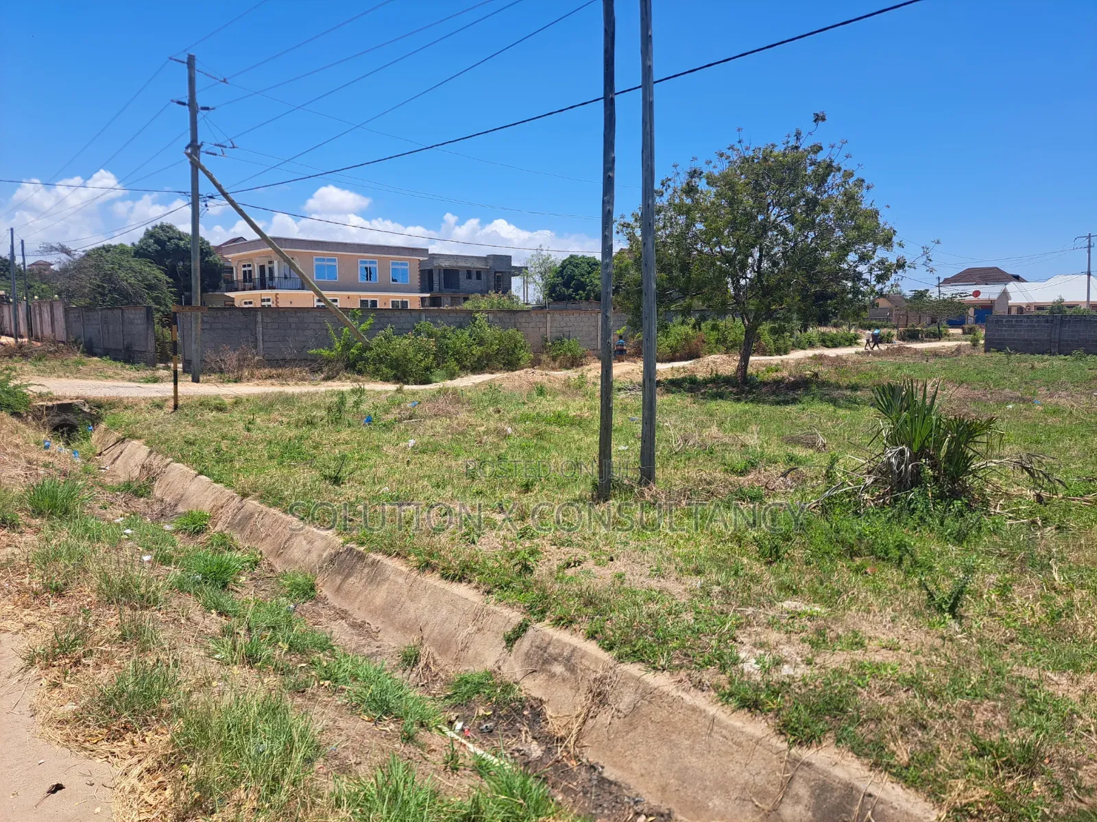 Kiwanja Kinauzwa Mbweni Mpiji in Mbweni