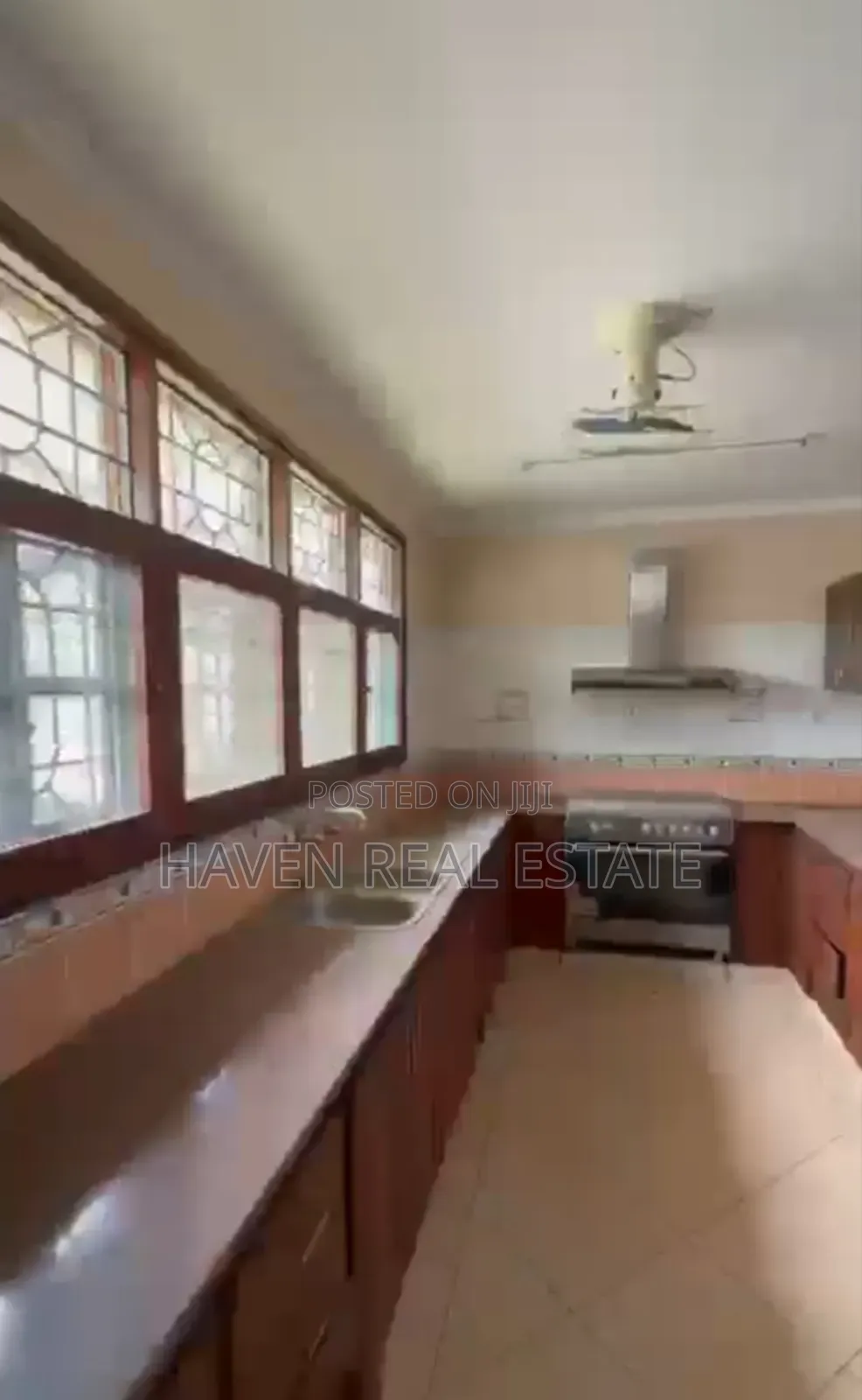 Furnished 4bdrm Villa in Oyster Bay for sale in Oyster Bay