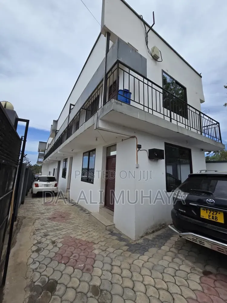 10bdrm Apartment in Kinzud Kwa Mtenga, Mbezi Beach for sale in Mbezi Beach