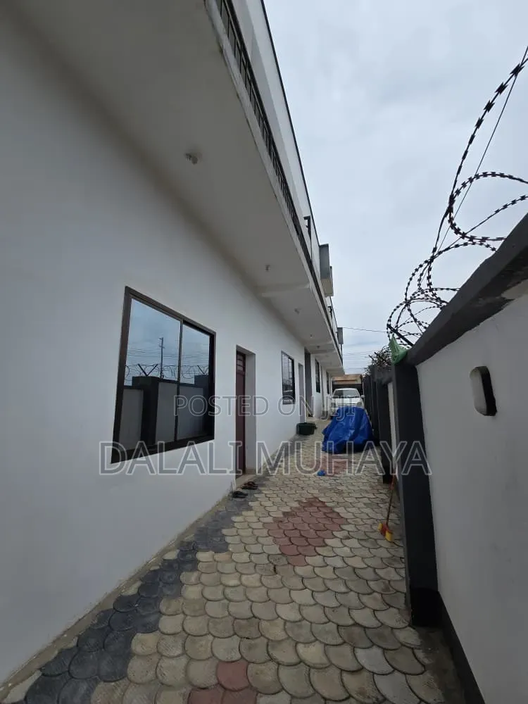 10bdrm Apartment in Kinzud Kwa Mtenga, Mbezi Beach for sale in Mbezi Beach