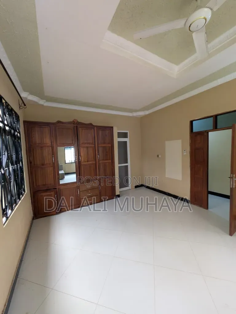 10bdrm Apartment in Kinzud Kwa Mtenga, Mbezi Beach for sale in Mbezi Beach