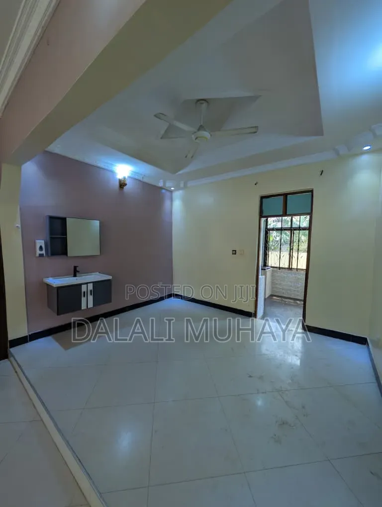 10bdrm Apartment in Kinzud Kwa Mtenga, Mbezi Beach for sale in Mbezi Beach