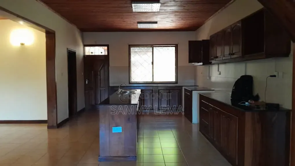 5bdrm Bungalow in Block C, Njiro for sale in Njiro