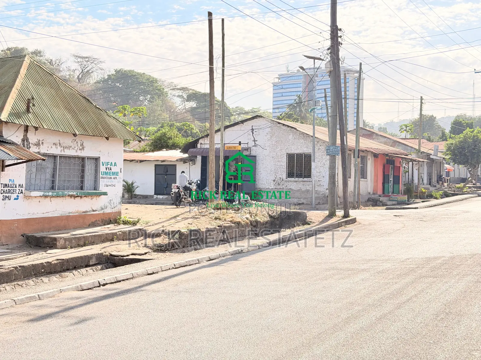 Kiwanja Cha Kwanza Kutoka Lami Kinauzwa Nera in Mirongo