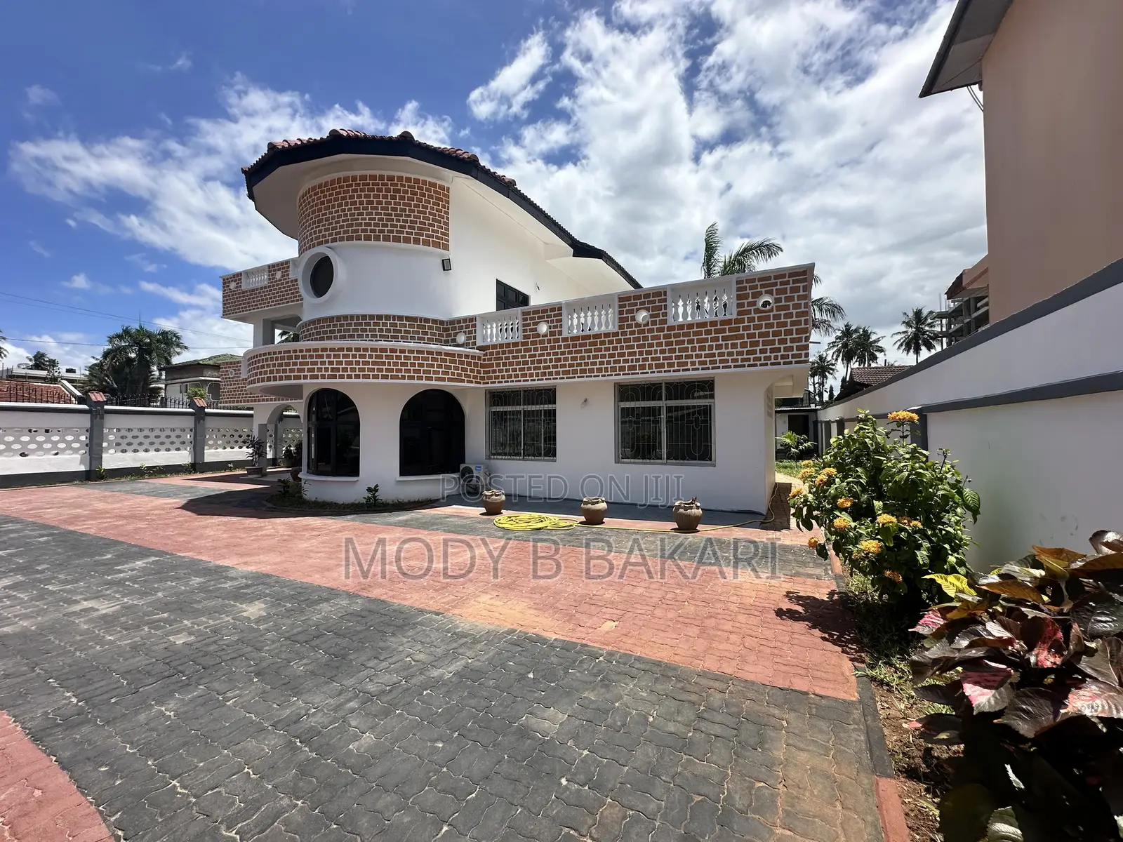 8bdrm House in Mikocheni for sale in Mikocheni