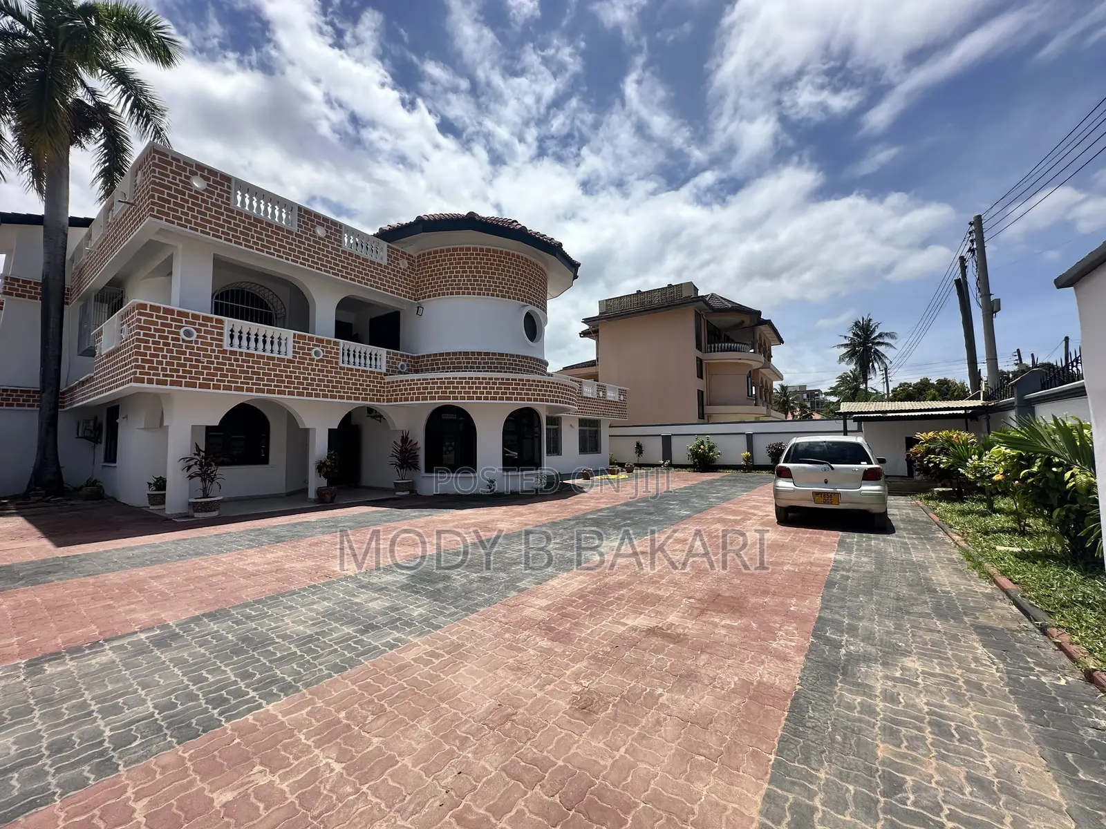 8bdrm House in Mikocheni for sale in Mikocheni