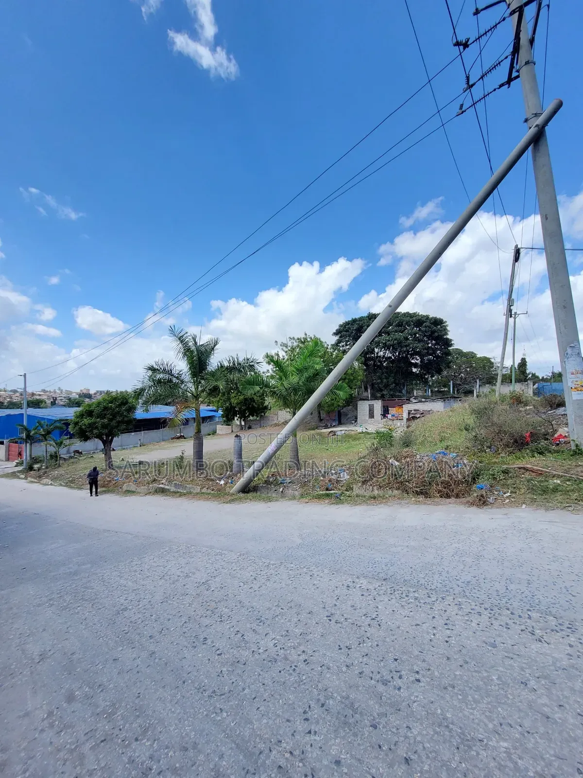 Kiwanja Kinauzwa Goba,kipo Karibu Na Lami in Goba