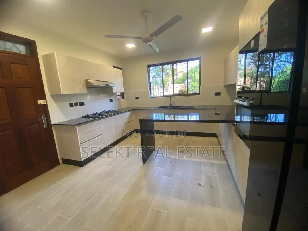 4bdrm Villa in Oyster Bay for rent in Oyster Bay