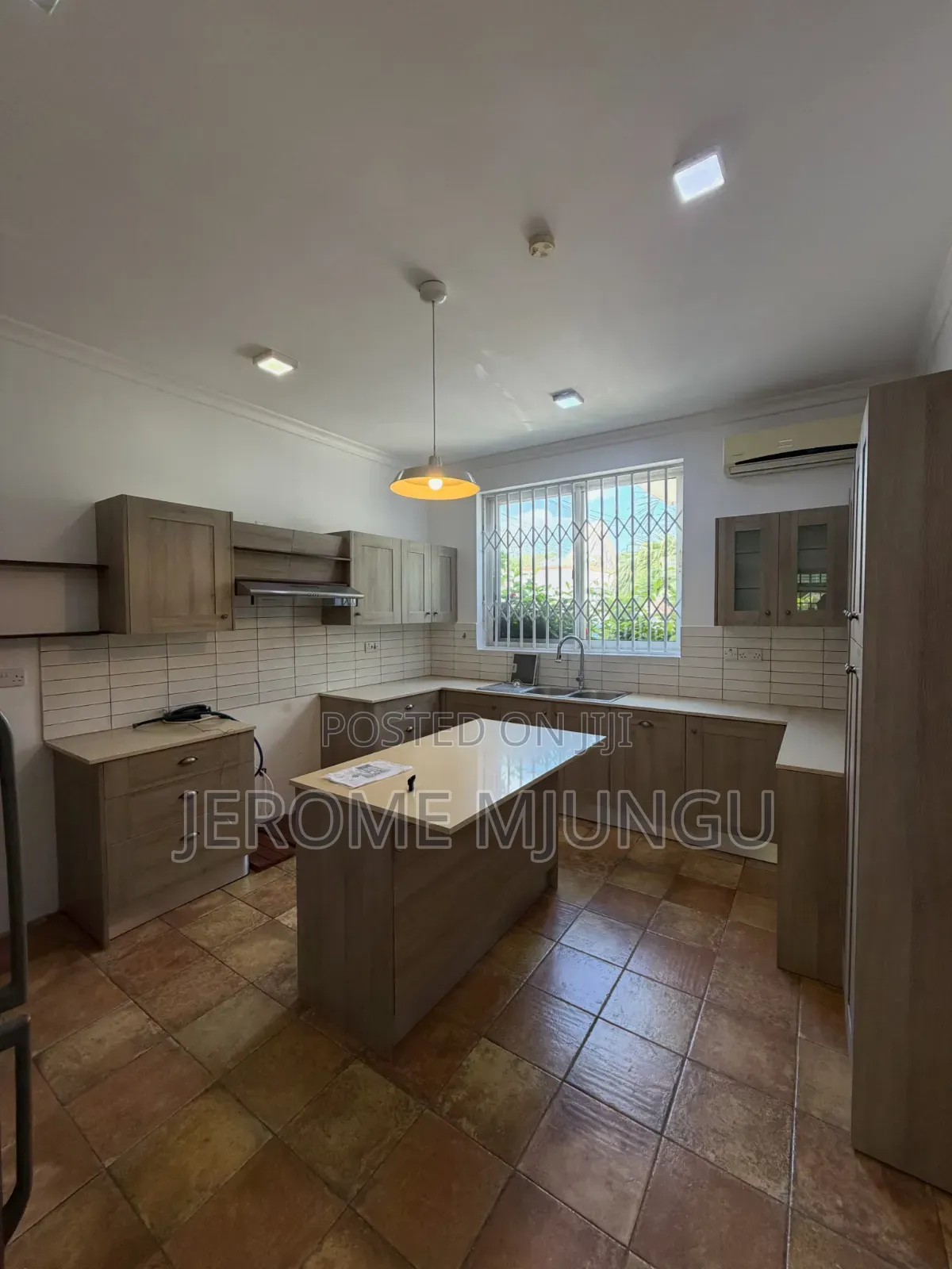 4bdrm Villa in Oyster Bay for rent in Oyster Bay