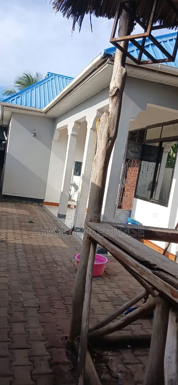 Furnished 12bdrm Apartment in Shayo Buildtech, Bago for sale in Bago