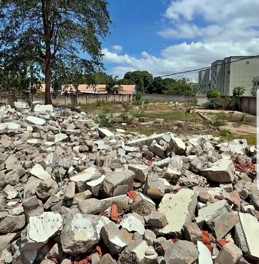 Plot Area SQM 3400 for Sale Located in Oyster Bay in Oyster Bay