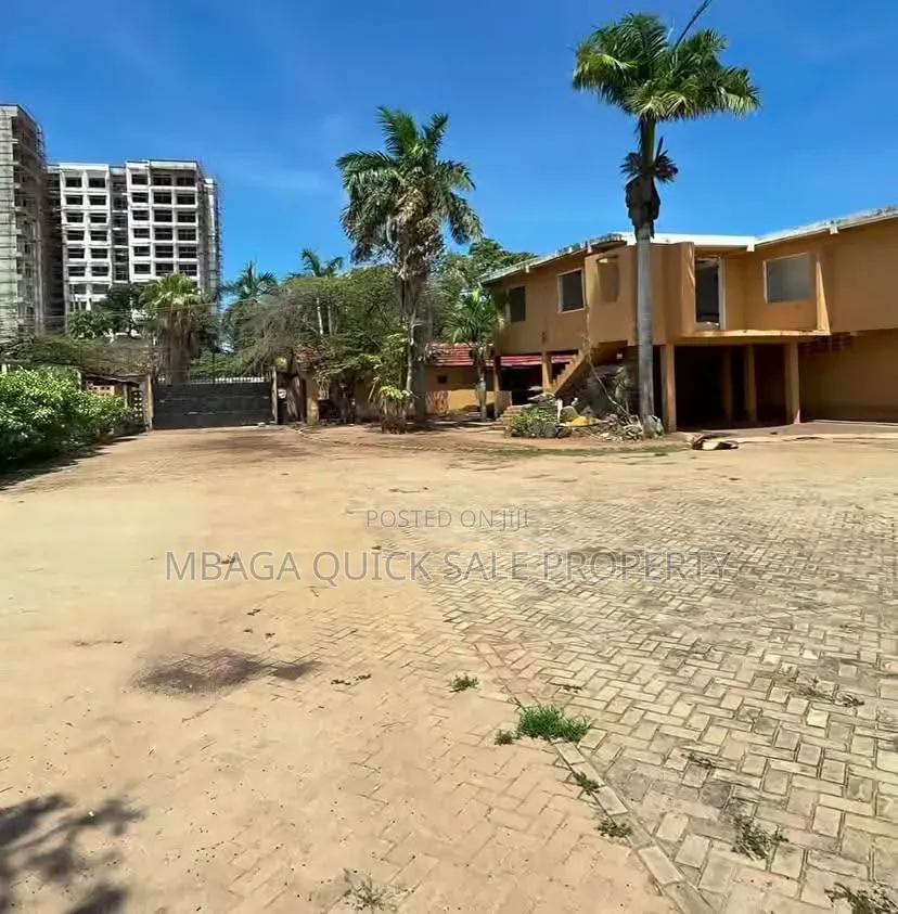 Plot Area SQM 3400 for Sale Located in Oyster Bay in Oyster Bay