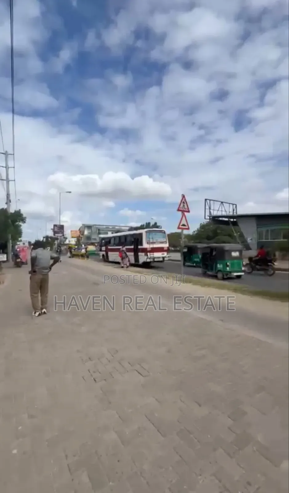 Kiwanja Cha Biashara Kinauzwa Magomeni in Magomeni