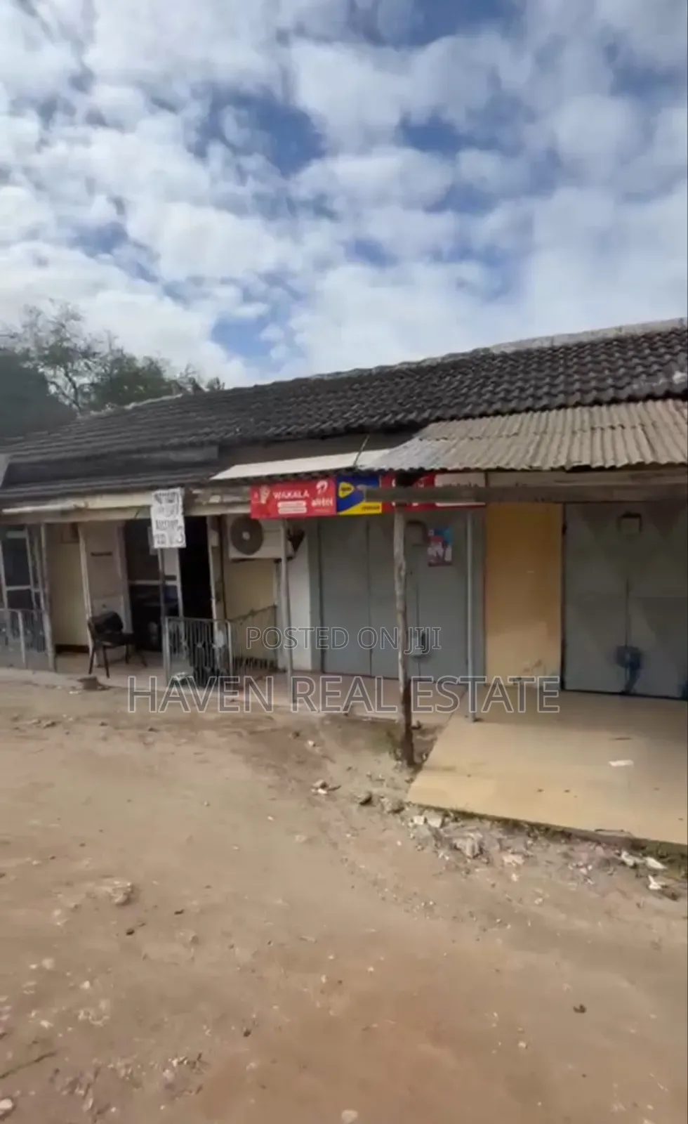 Kiwanja Cha Biashara Kinauzwa Magomeni in Magomeni
