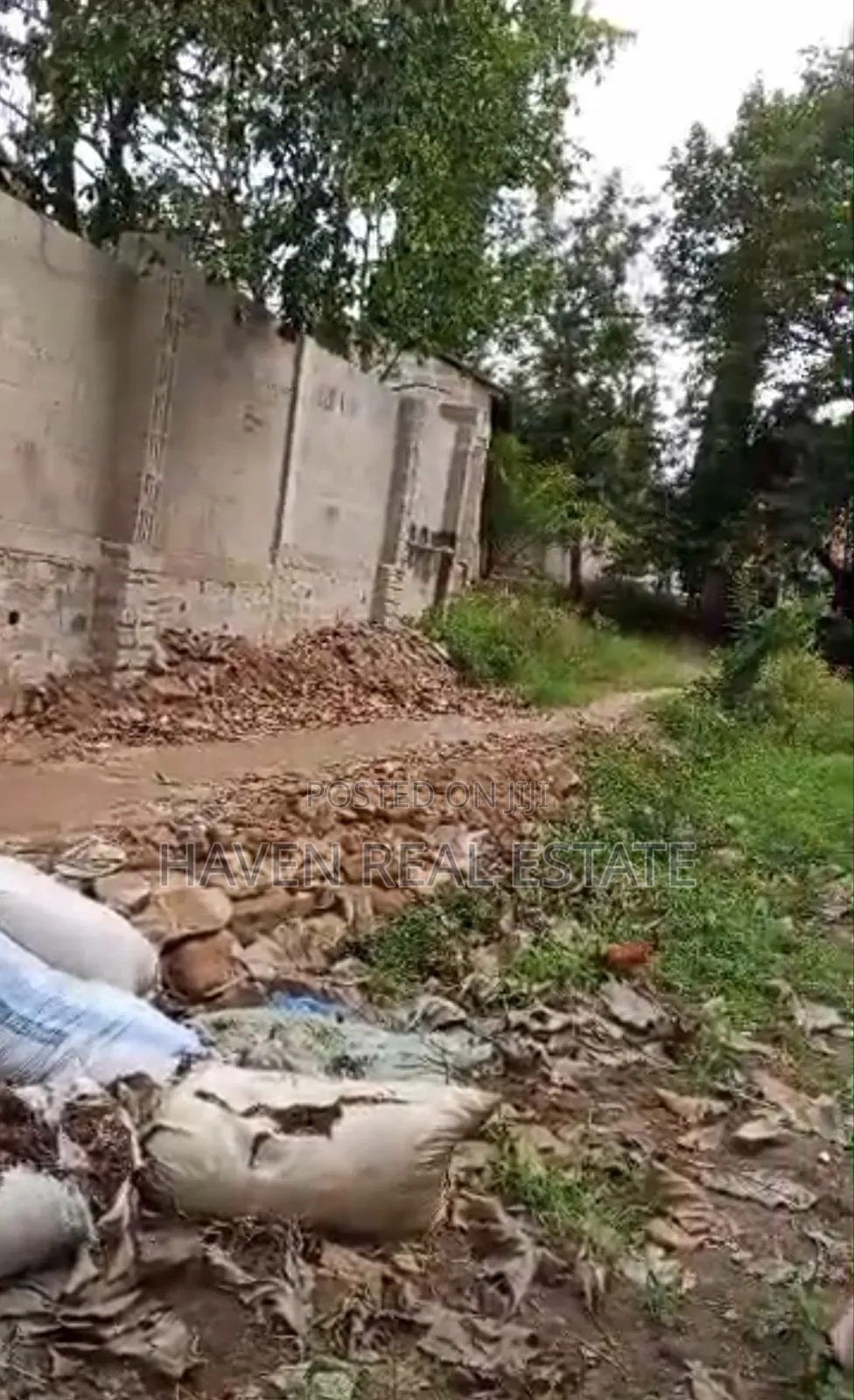 Kiwanja Kinauzwa Mbezi in Mbezi