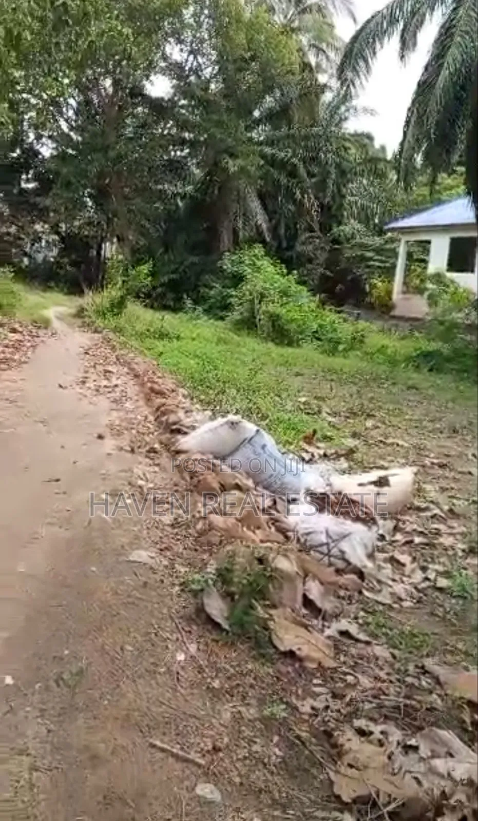 Kiwanja Kinauzwa Mbezi in Mbezi
