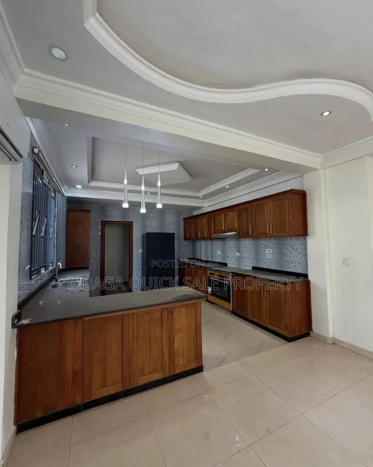 Furnished 5bdrm Villa in Oyster Bay for rent in Oyster Bay