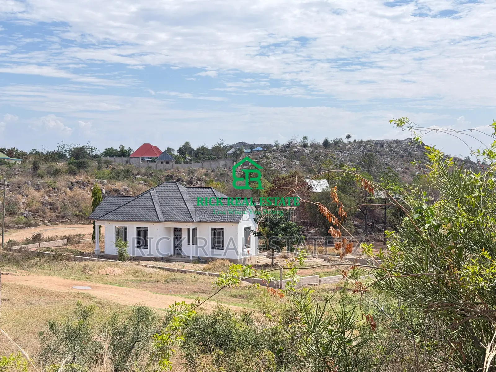 Kiwanja Kinauzwa Luchelele in Mkolani